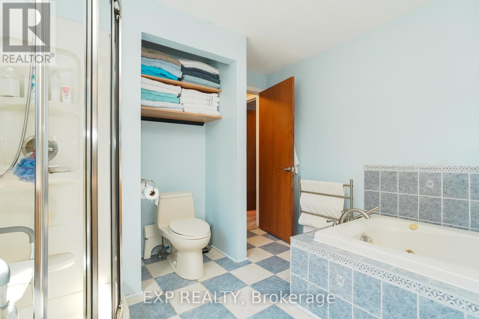 












36 KEEWATIN CRESCENT

,
Ottawa,




Ontario
K2E6Z1

