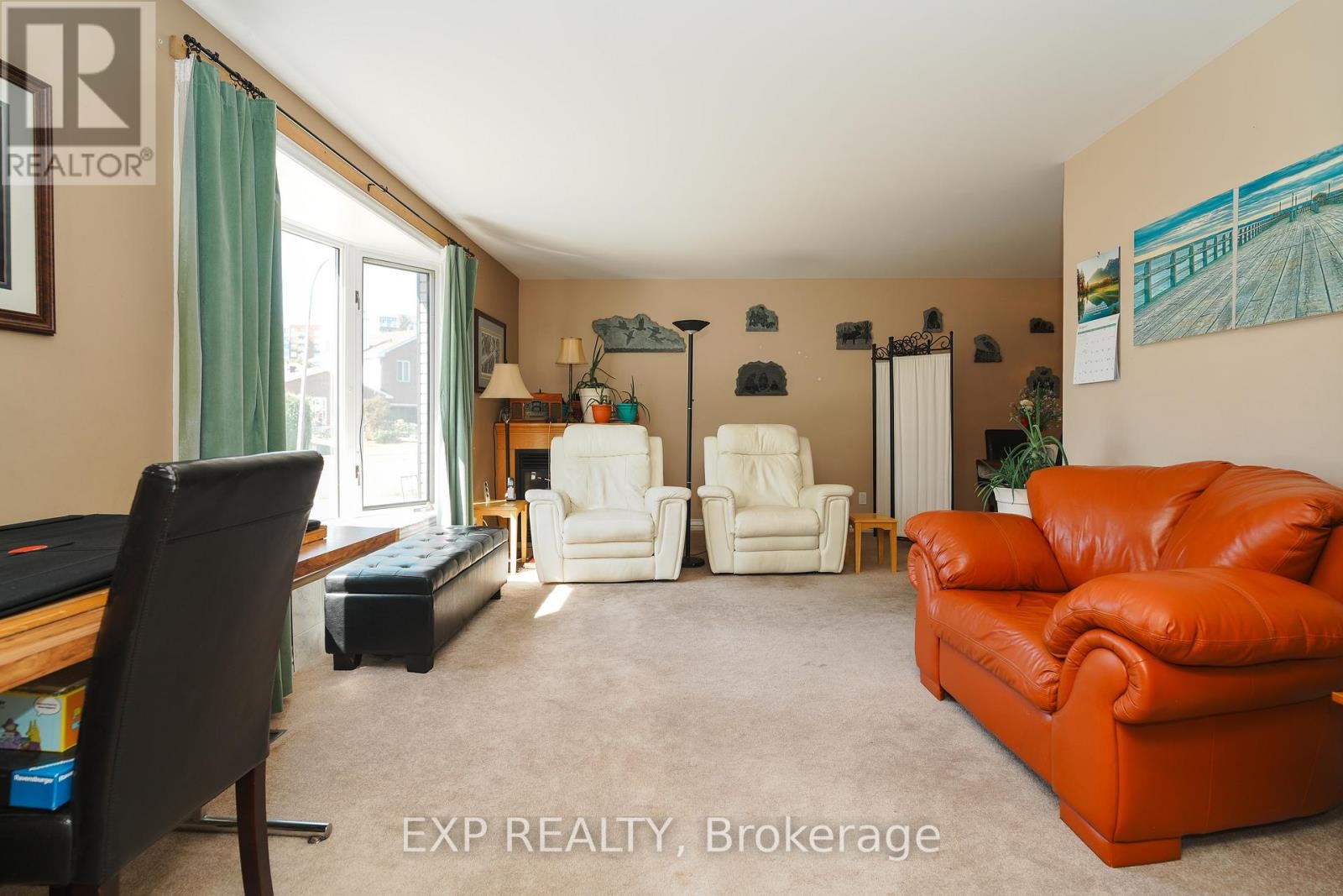 












36 KEEWATIN CRESCENT

,
Ottawa,




Ontario
K2E6Z1

