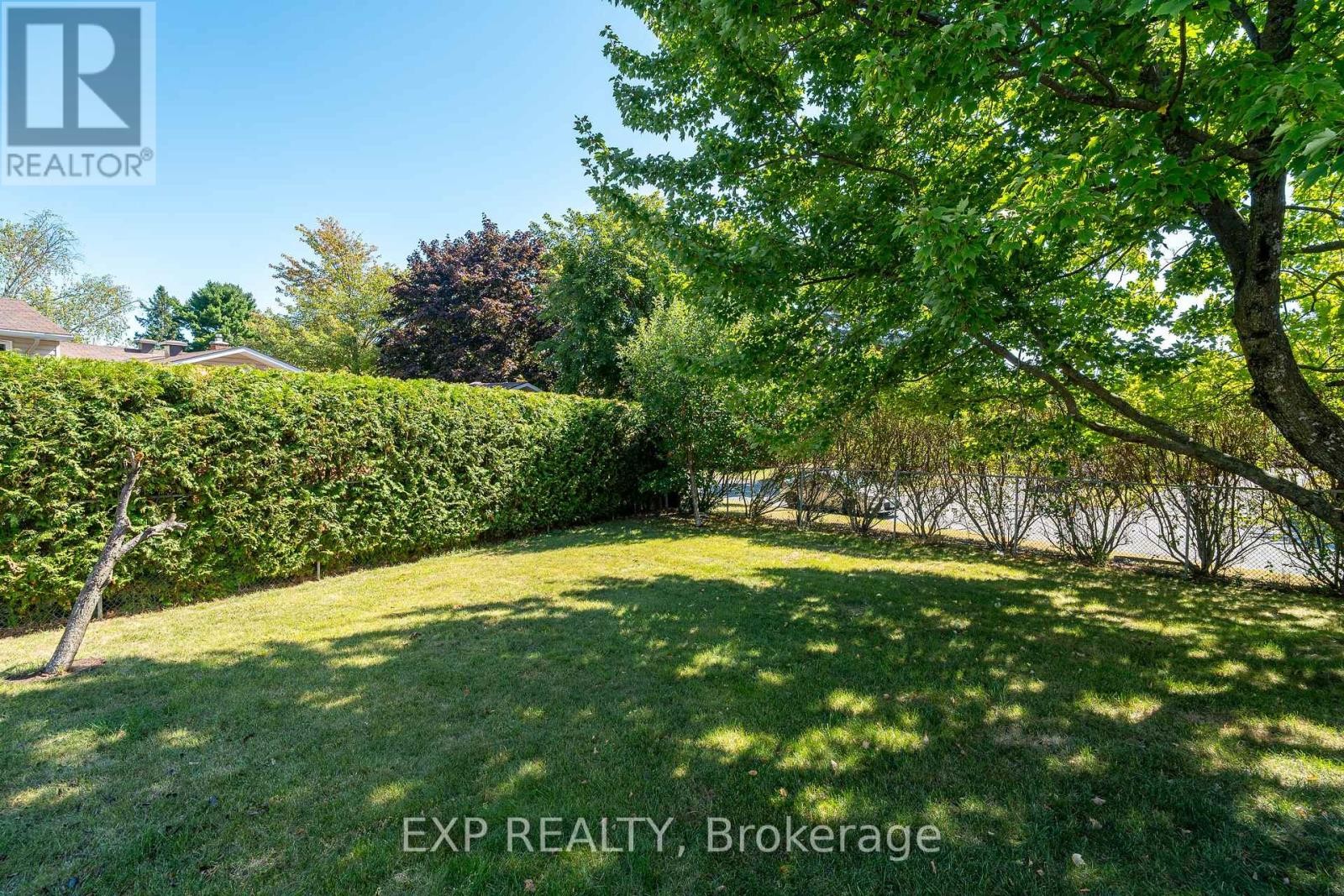 












36 KEEWATIN CRESCENT

,
Ottawa,




Ontario
K2E6Z1

