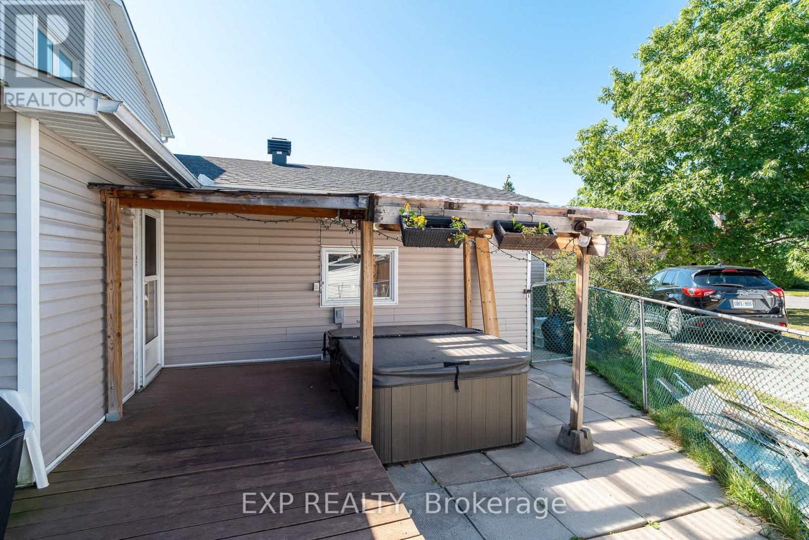 












36 KEEWATIN CRESCENT

,
Ottawa,




Ontario
K2E6Z1

