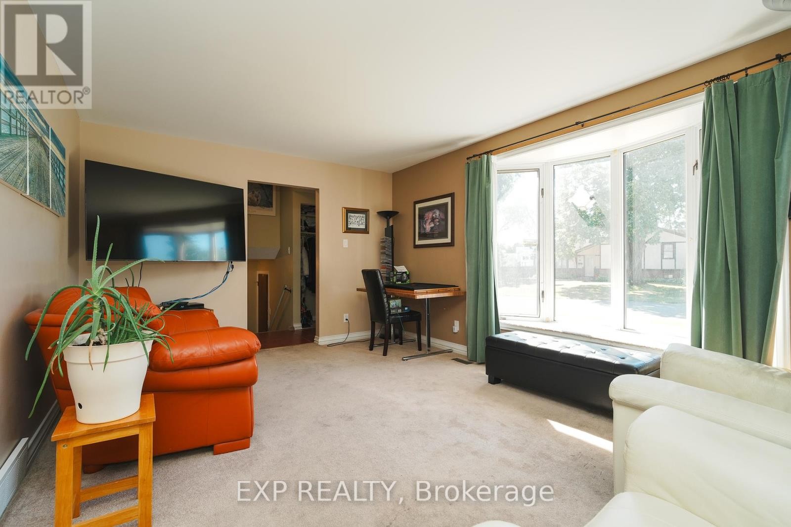 












36 KEEWATIN CRESCENT

,
Ottawa,




Ontario
K2E6Z1

