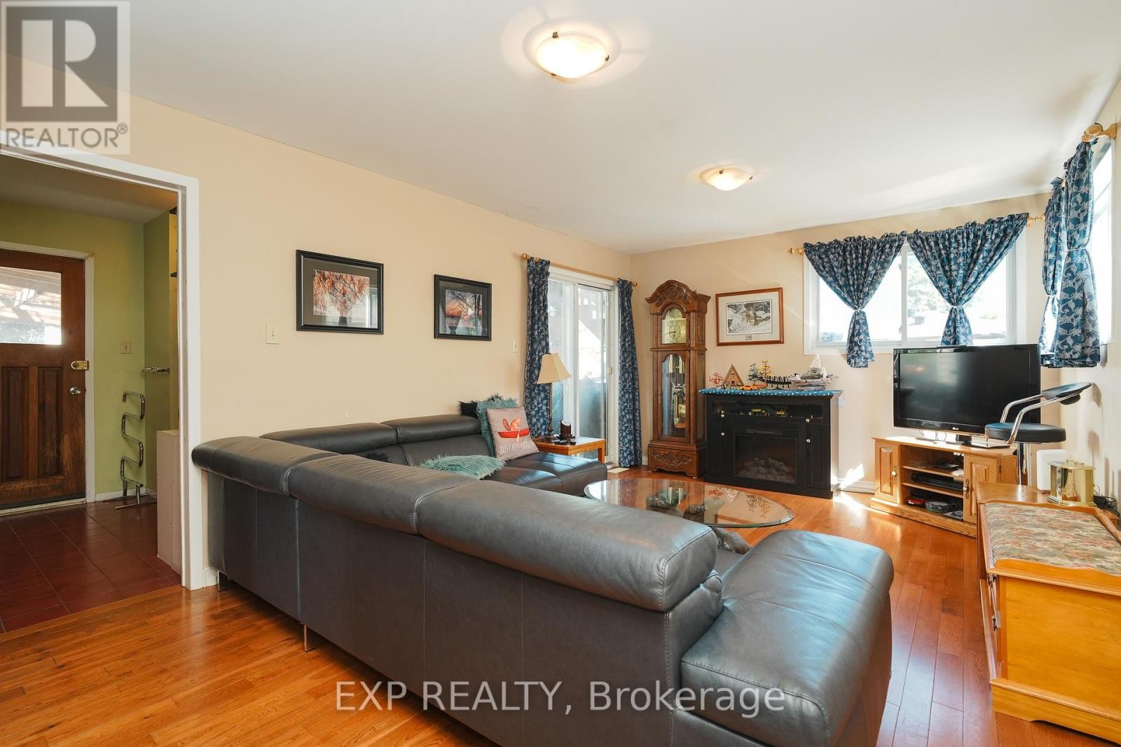 












36 KEEWATIN CRESCENT

,
Ottawa,




Ontario
K2E6Z1

