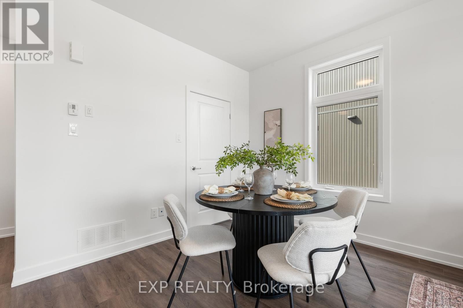 












815 SILHOUETTE PRIVATE

,
Ottawa,




Ontario
K2J4S3

