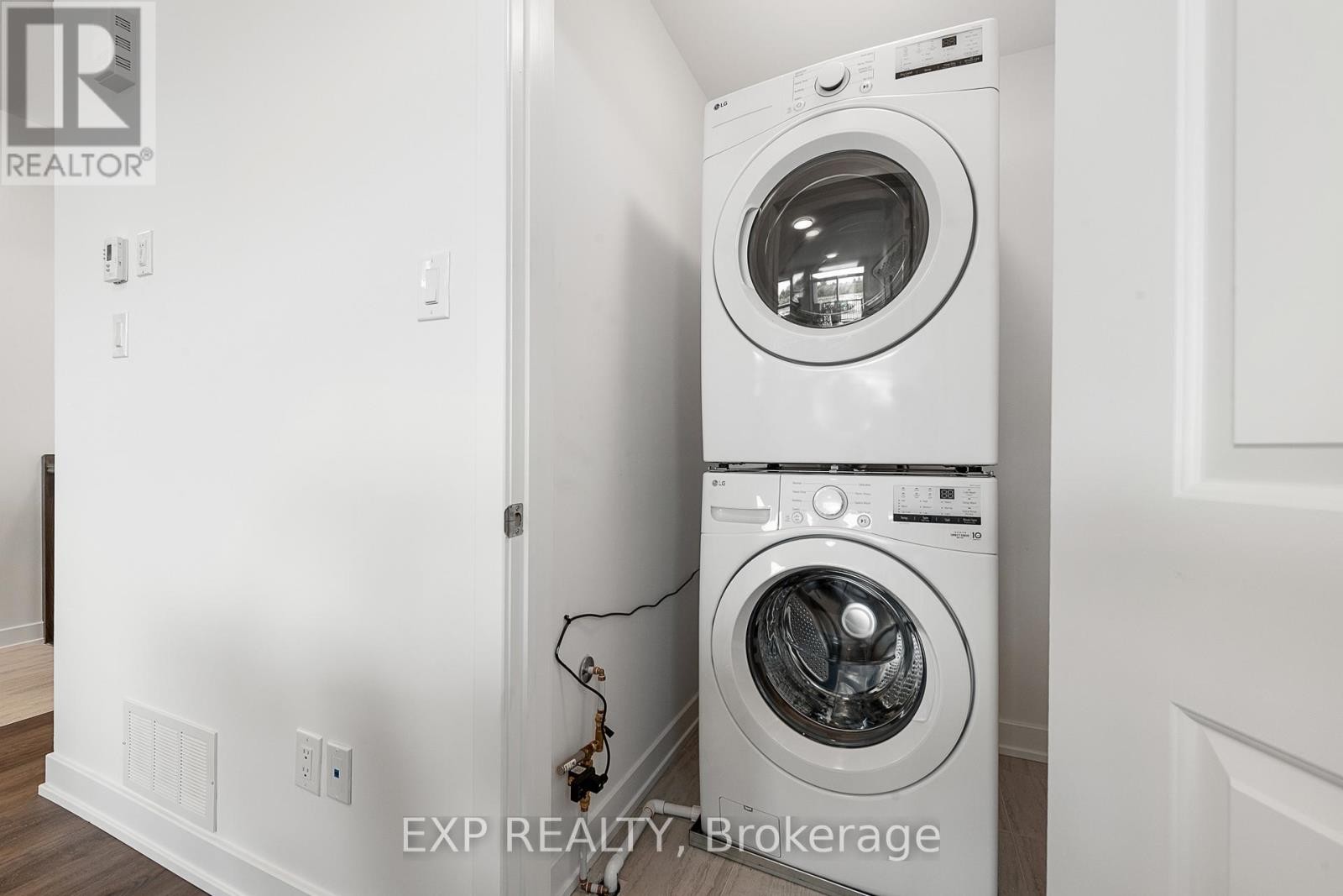 












815 SILHOUETTE PRIVATE

,
Ottawa,




Ontario
K2J4S3

