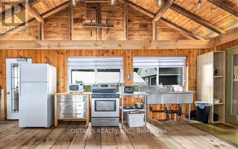 












411 PICKEREL BAY ROAD

,
Lanark Highlands,




Ontario
K0A3L0

