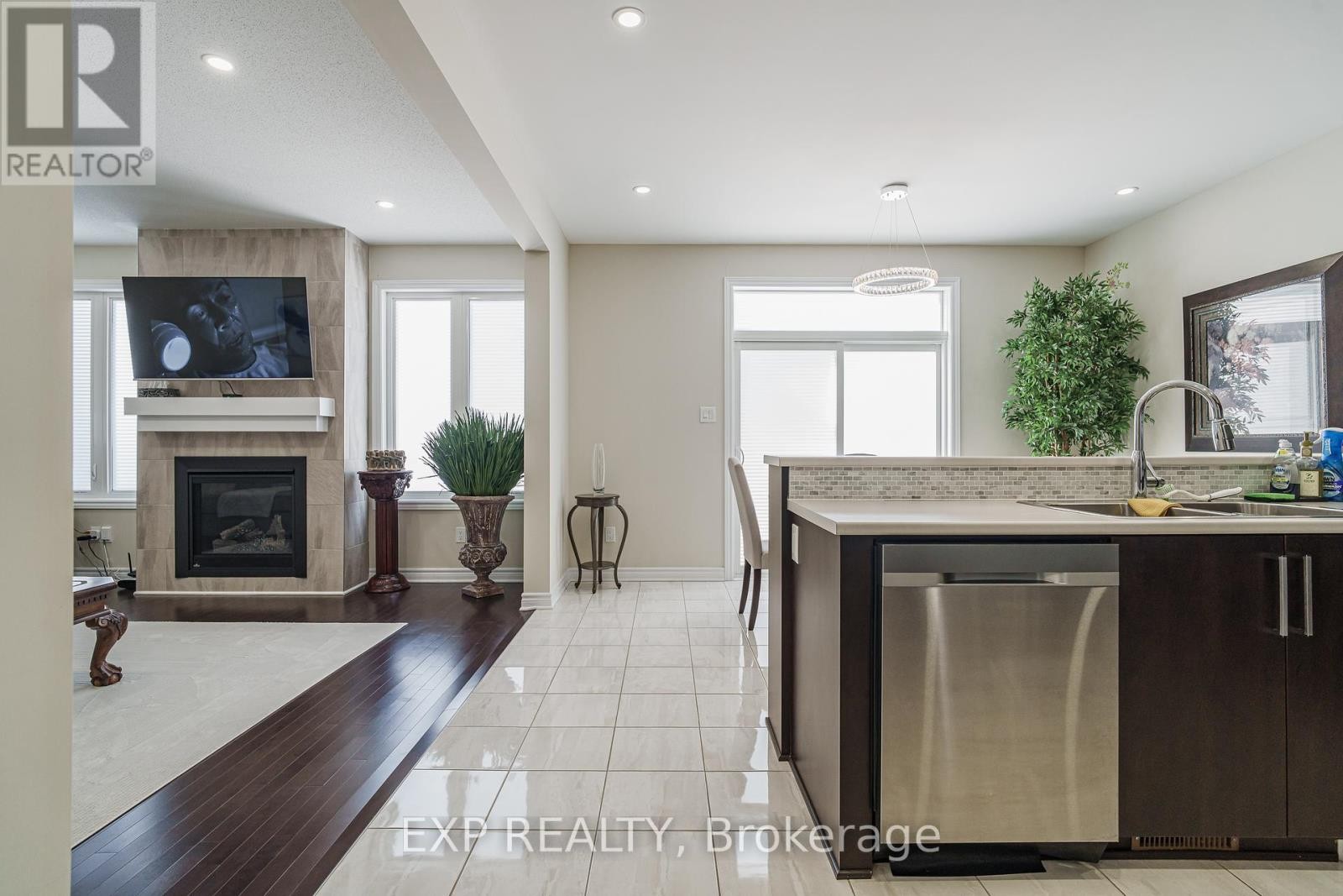 












628 EAGLE CREST HEIGHTS

,
Ottawa,




Ontario
K2S2E6

