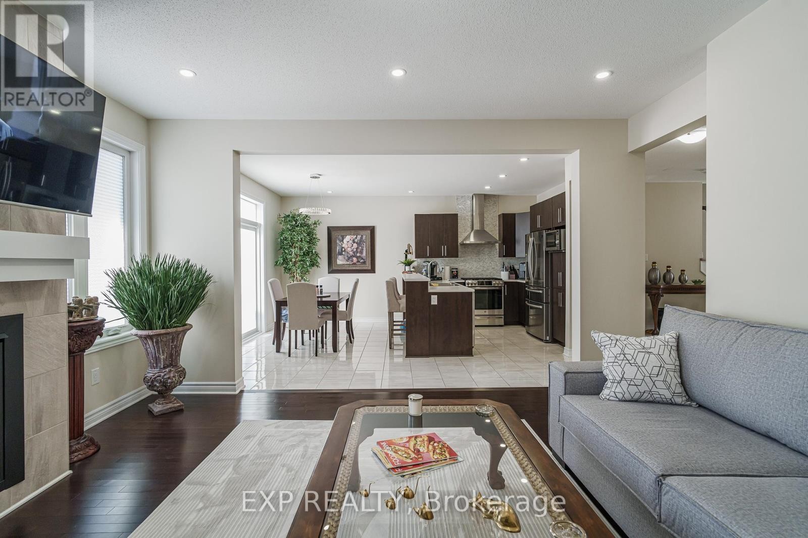 












628 EAGLE CREST HEIGHTS

,
Ottawa,




Ontario
K2S2E6

