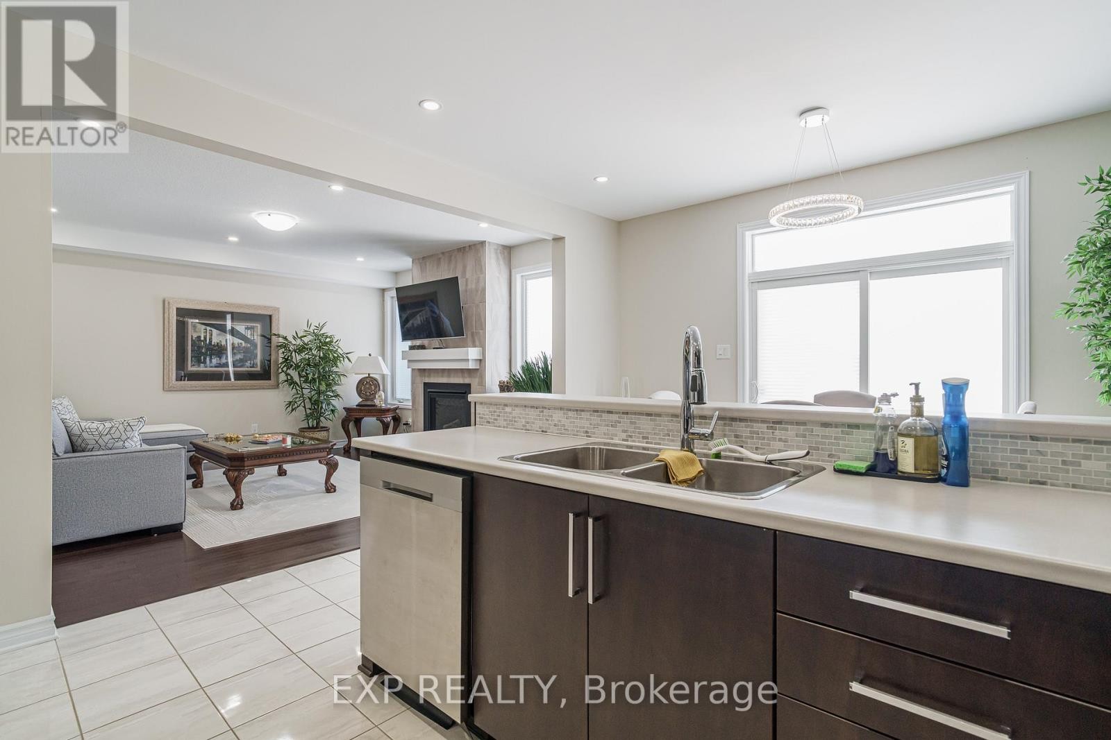 












628 EAGLE CREST HEIGHTS

,
Ottawa,




Ontario
K2S2E6

