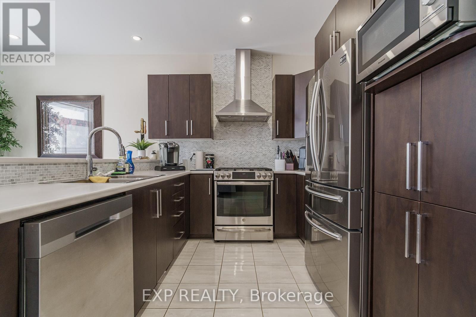 












628 EAGLE CREST HEIGHTS

,
Ottawa,




Ontario
K2S2E6

