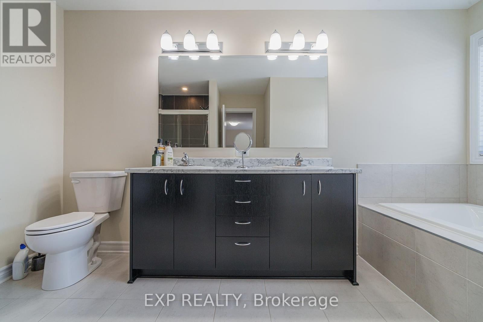












628 EAGLE CREST HEIGHTS

,
Ottawa,




Ontario
K2S2E6

