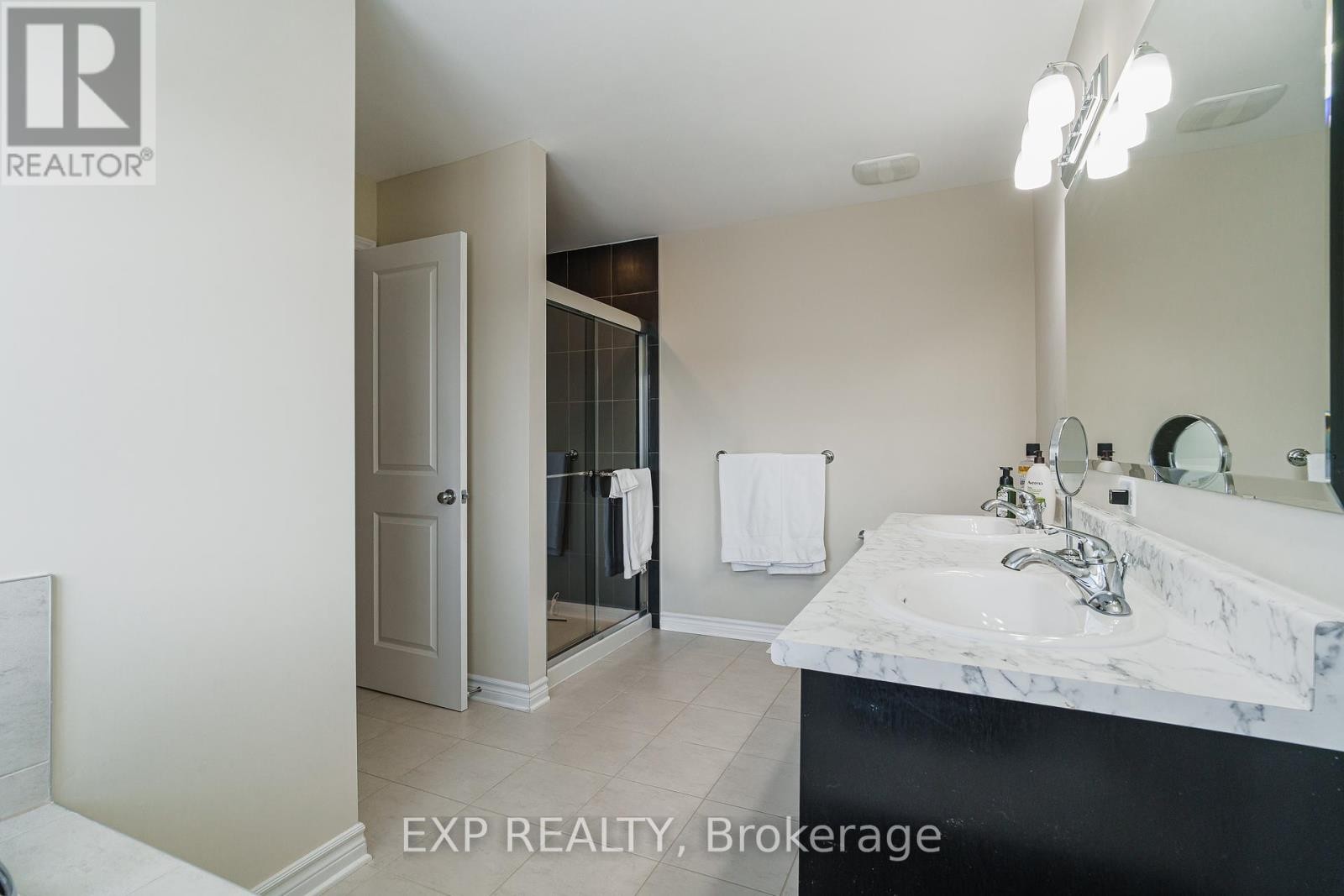 












628 EAGLE CREST HEIGHTS

,
Ottawa,




Ontario
K2S2E6

