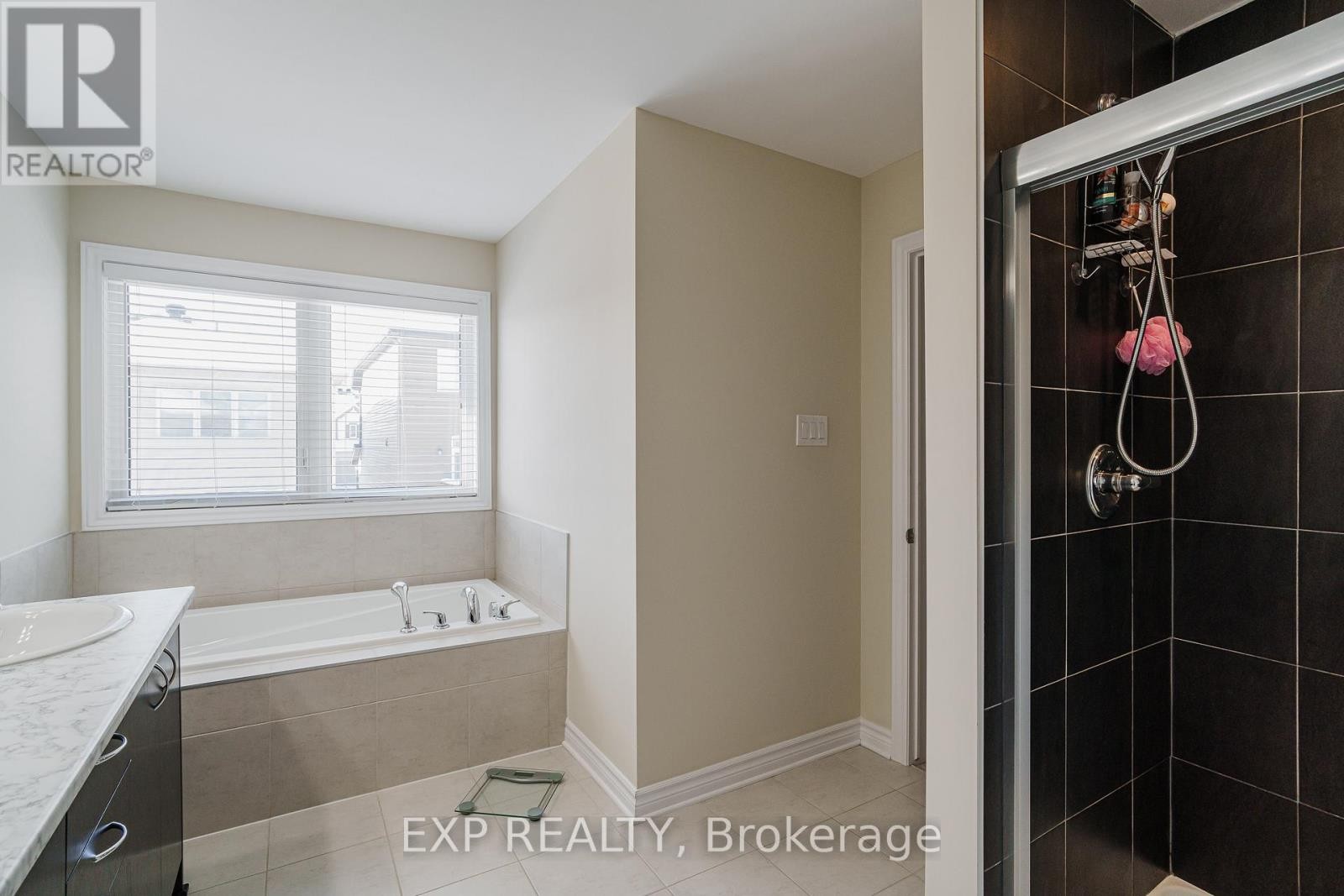 












628 EAGLE CREST HEIGHTS

,
Ottawa,




Ontario
K2S2E6

