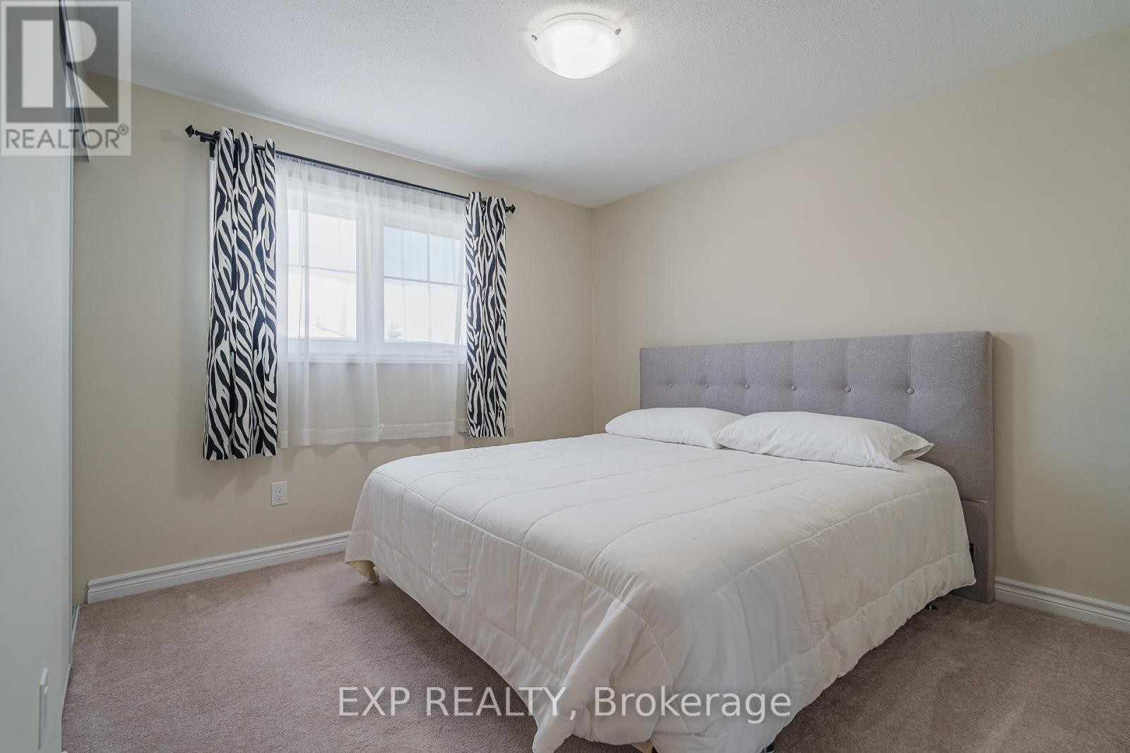 












628 EAGLE CREST HEIGHTS

,
Ottawa,




Ontario
K2S2E6

