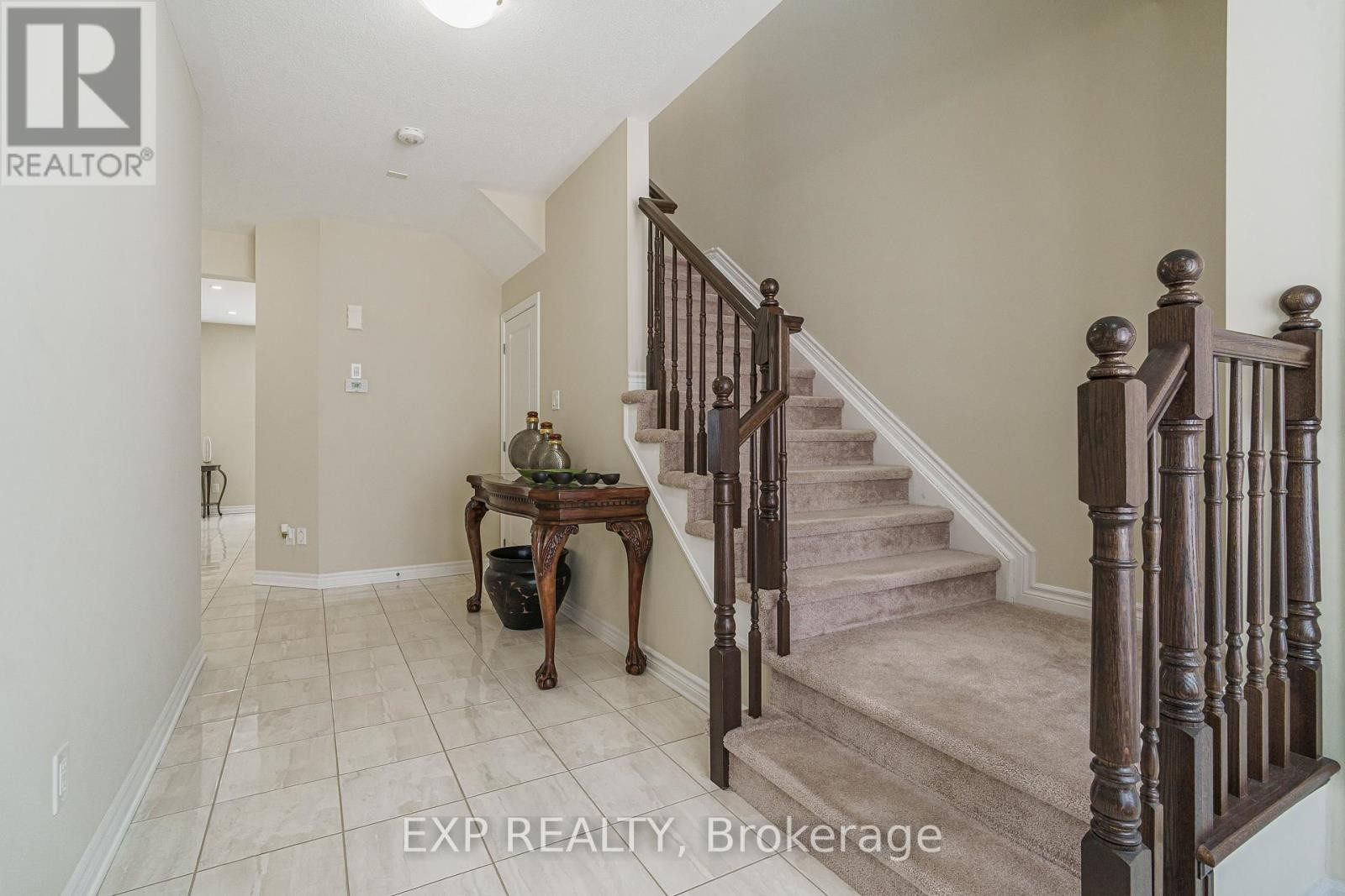 












628 EAGLE CREST HEIGHTS

,
Ottawa,




Ontario
K2S2E6

