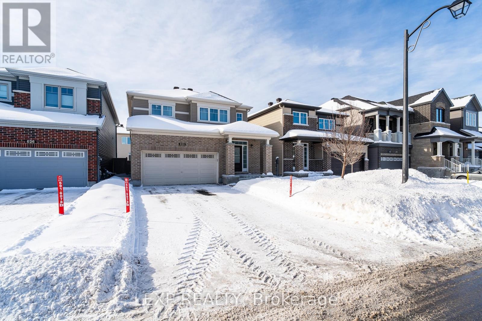 












628 EAGLE CREST HEIGHTS

,
Ottawa,




Ontario
K2S2E6

