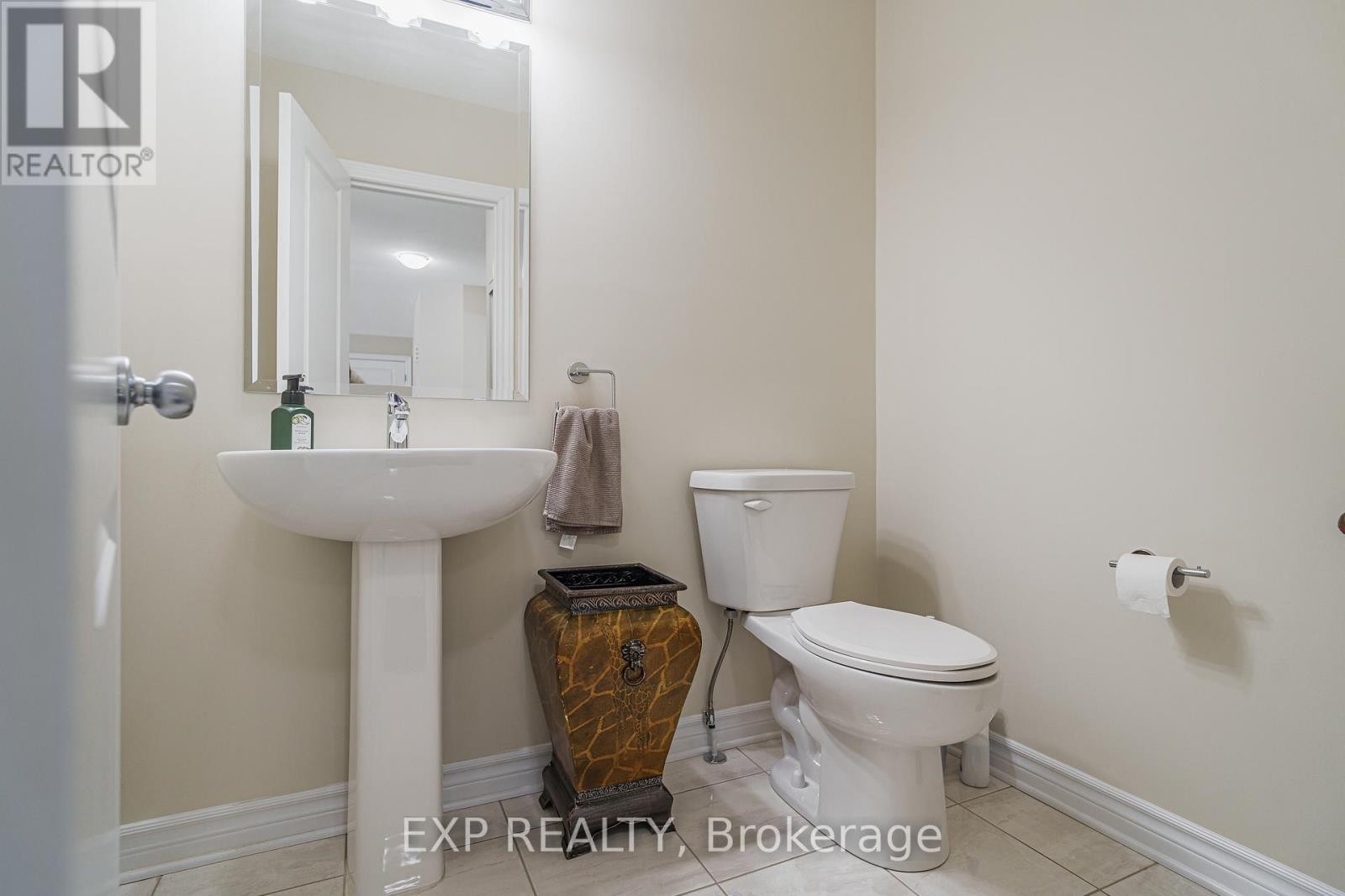 












628 EAGLE CREST HEIGHTS

,
Ottawa,




Ontario
K2S2E6

