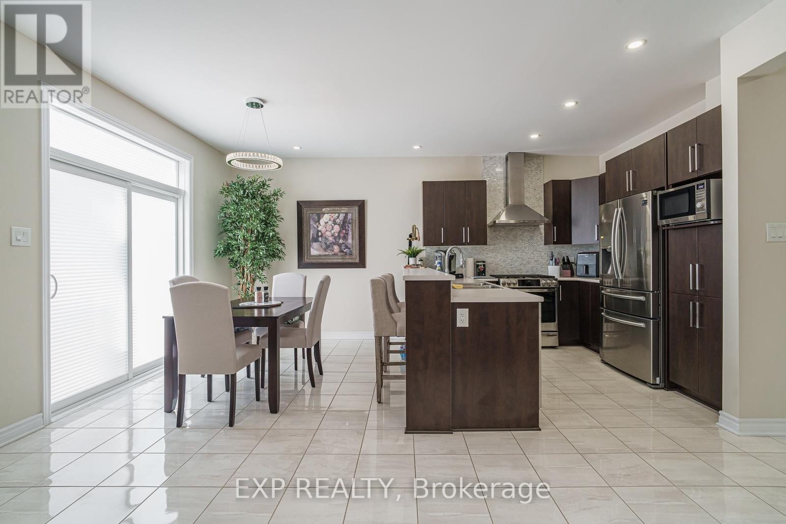 












628 EAGLE CREST HEIGHTS

,
Ottawa,




Ontario
K2S2E6

