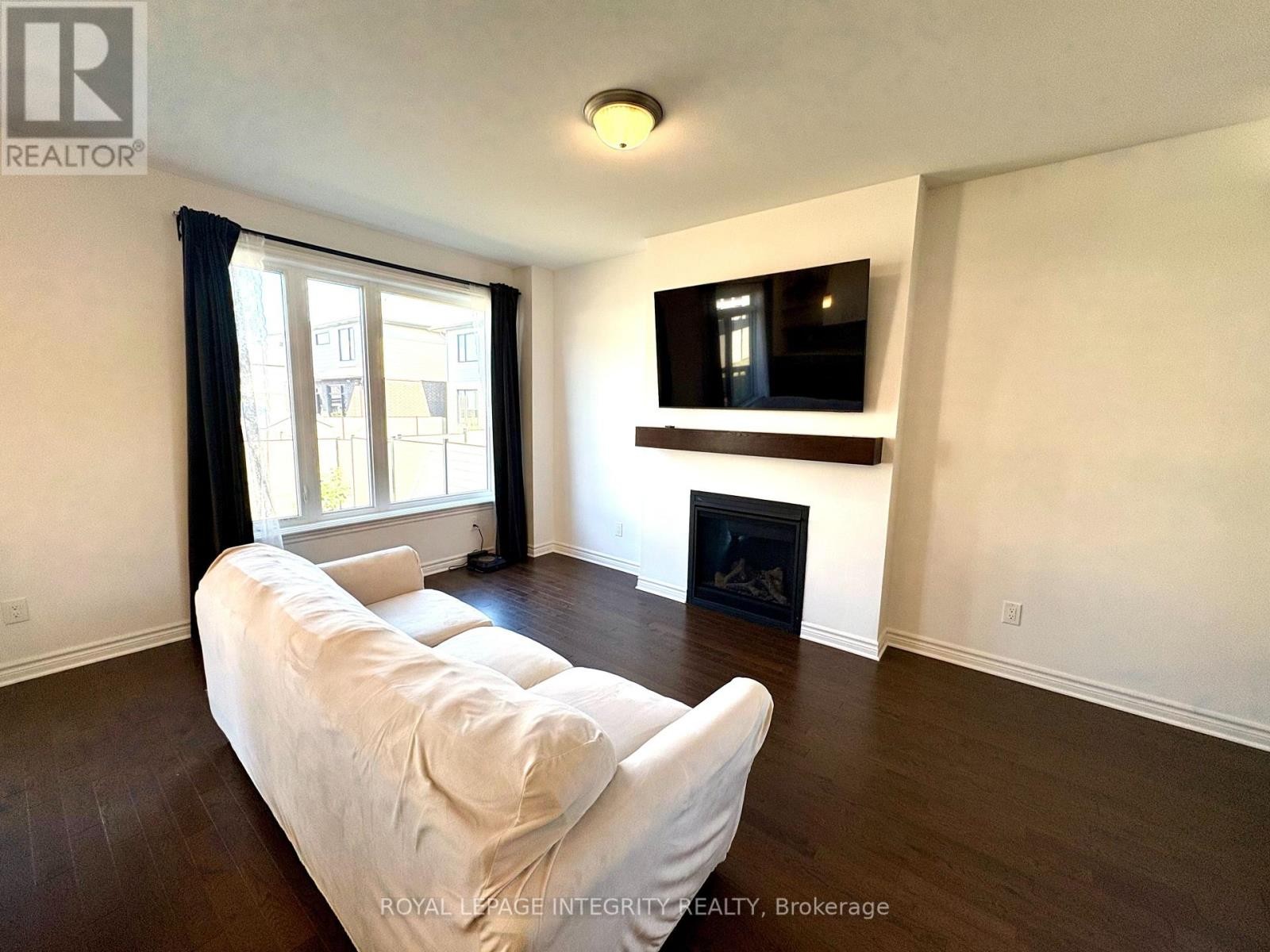 












53 WHOOPING CRANE RIDGE

,
Ottawa,




Ontario
K4M0P2

