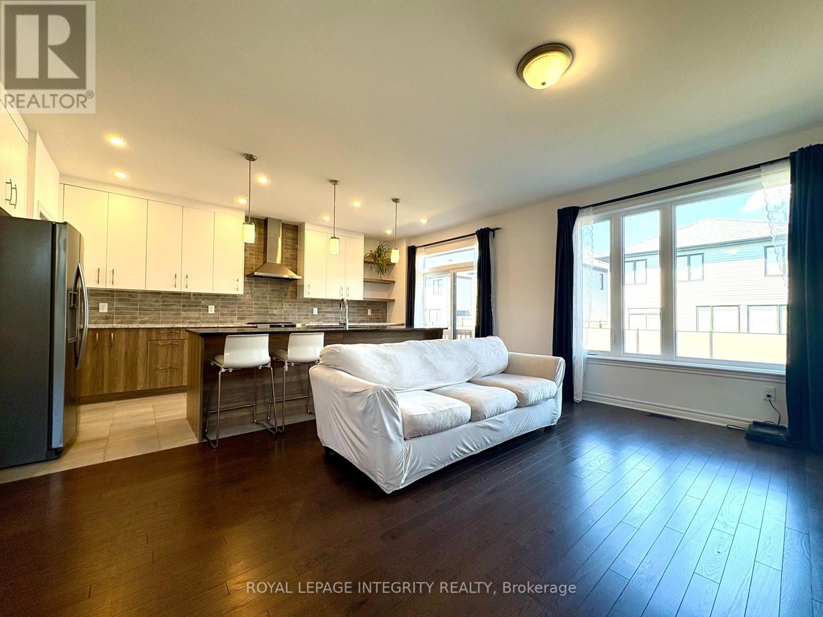












53 WHOOPING CRANE RIDGE

,
Ottawa,




Ontario
K4M0P2

