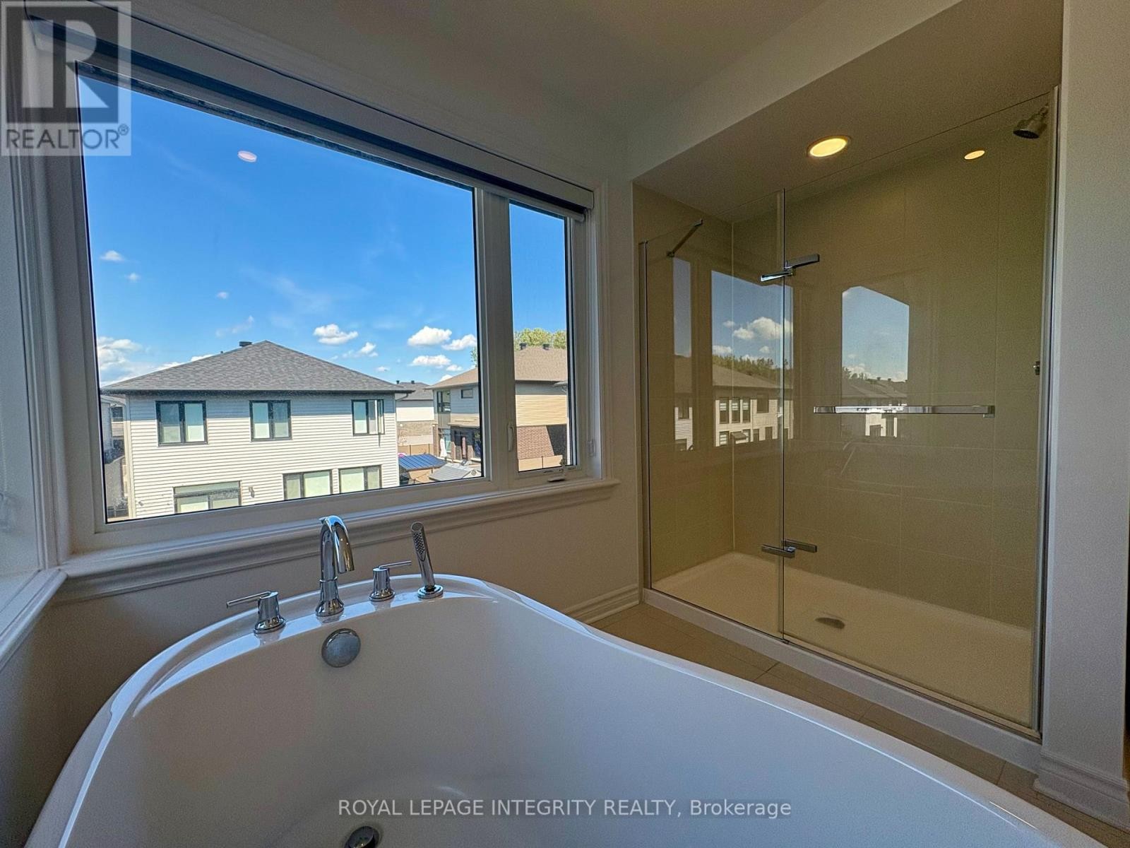 












53 WHOOPING CRANE RIDGE

,
Ottawa,




Ontario
K4M0P2

