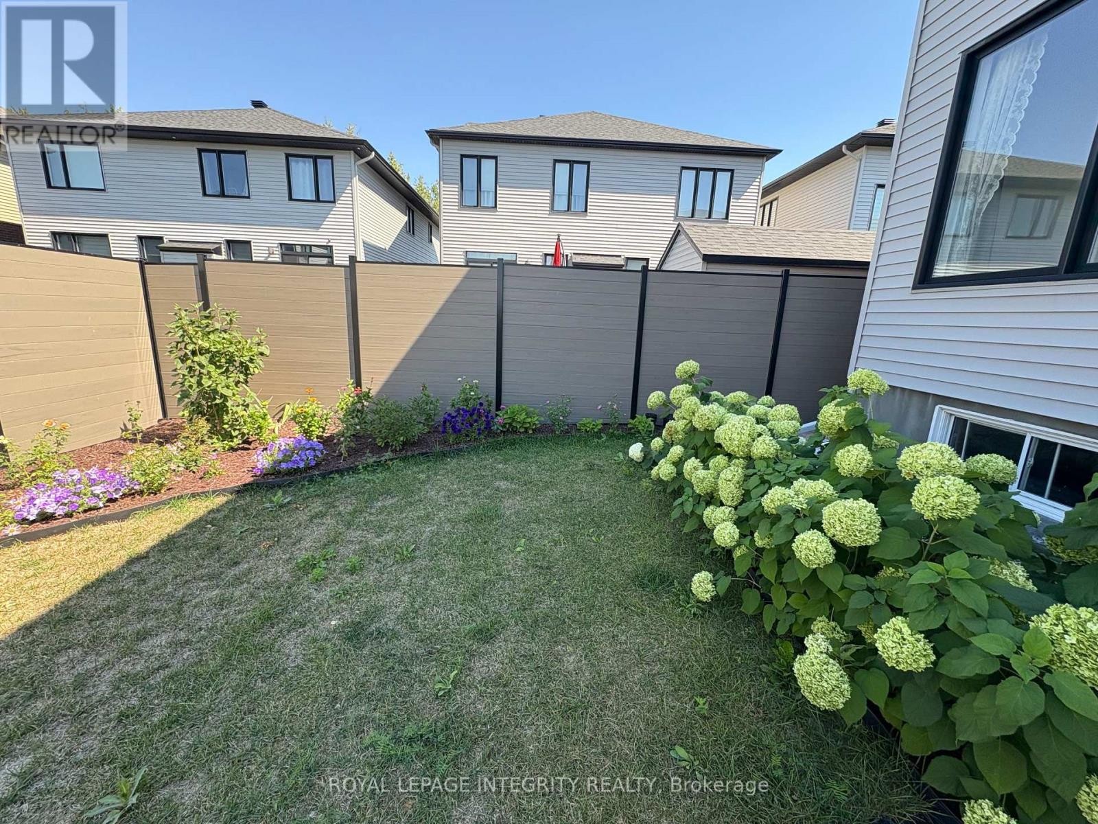 












53 WHOOPING CRANE RIDGE

,
Ottawa,




Ontario
K4M0P2

