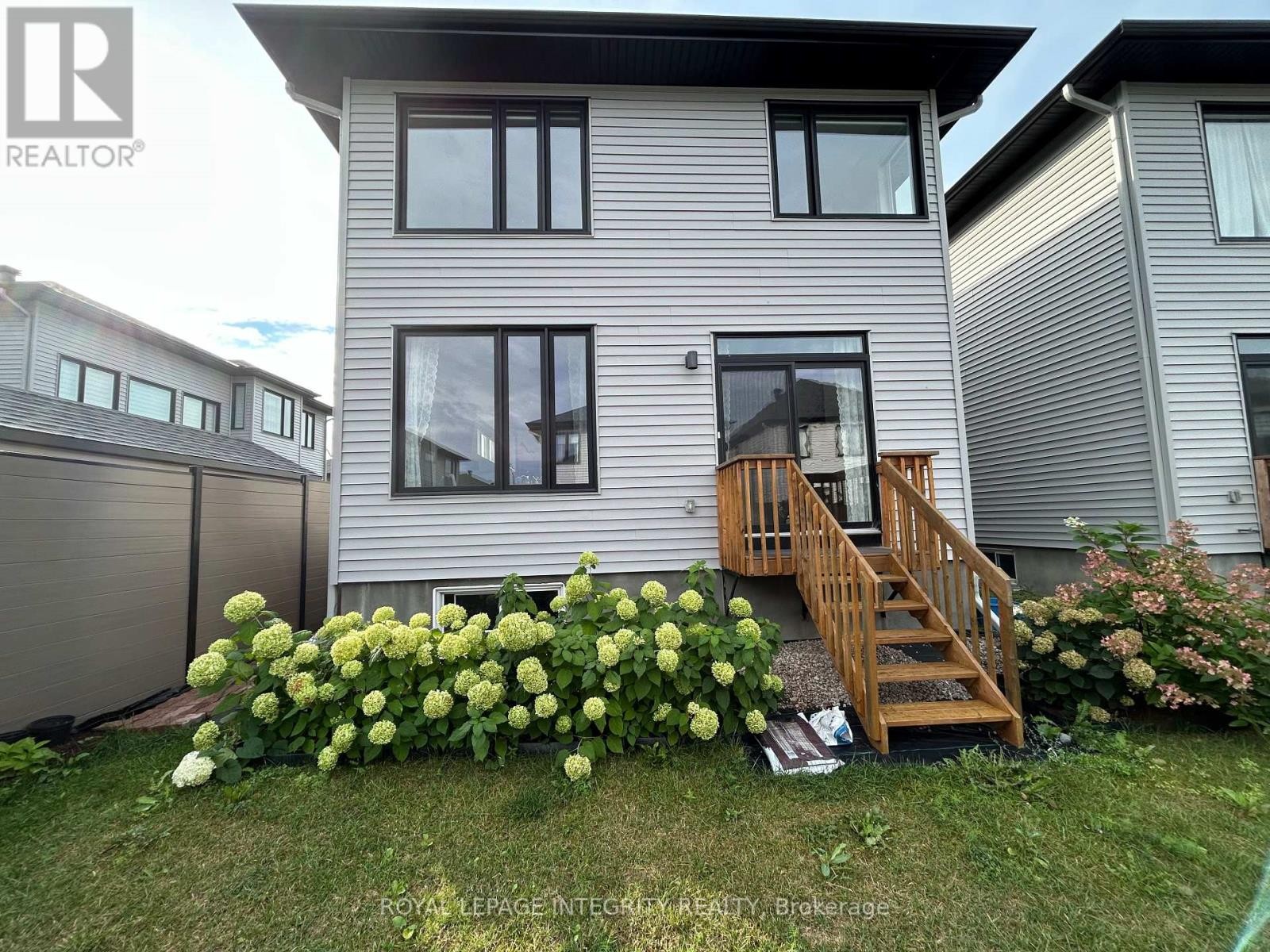 












53 WHOOPING CRANE RIDGE

,
Ottawa,




Ontario
K4M0P2

