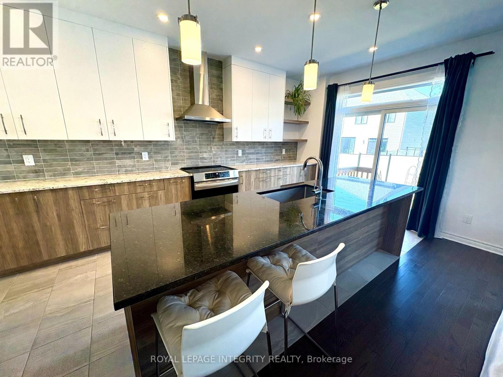 












53 WHOOPING CRANE RIDGE

,
Ottawa,




Ontario
K4M0P2

