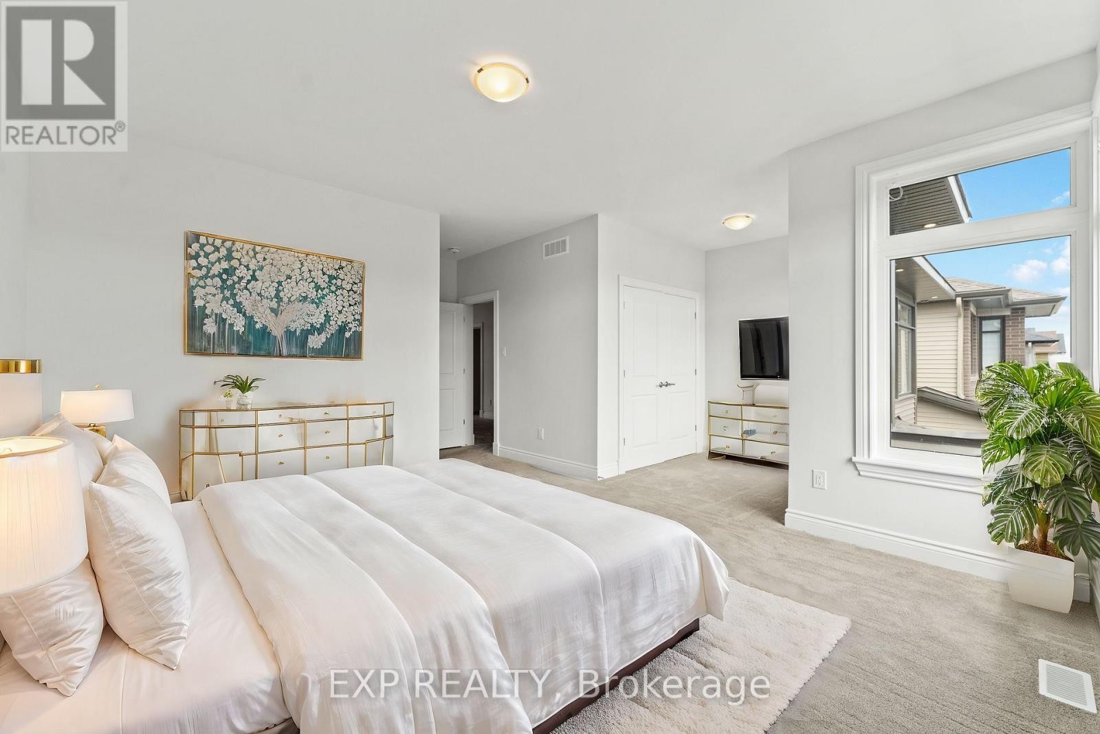 












156 FINSBURY AVENUE E

,
Ottawa,




Ontario
K2S1B6

