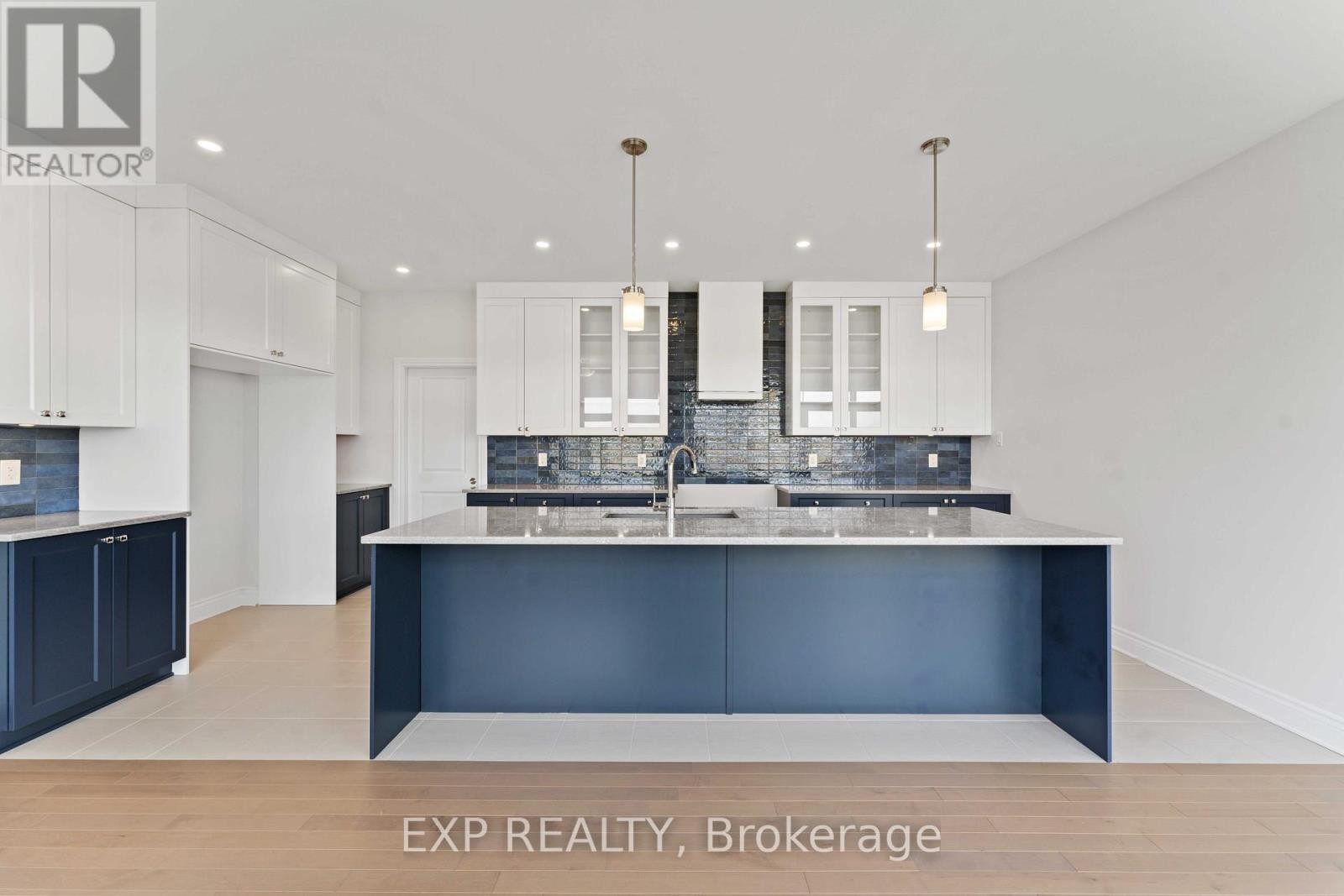 












156 FINSBURY AVENUE E

,
Ottawa,




Ontario
K2S1B6

