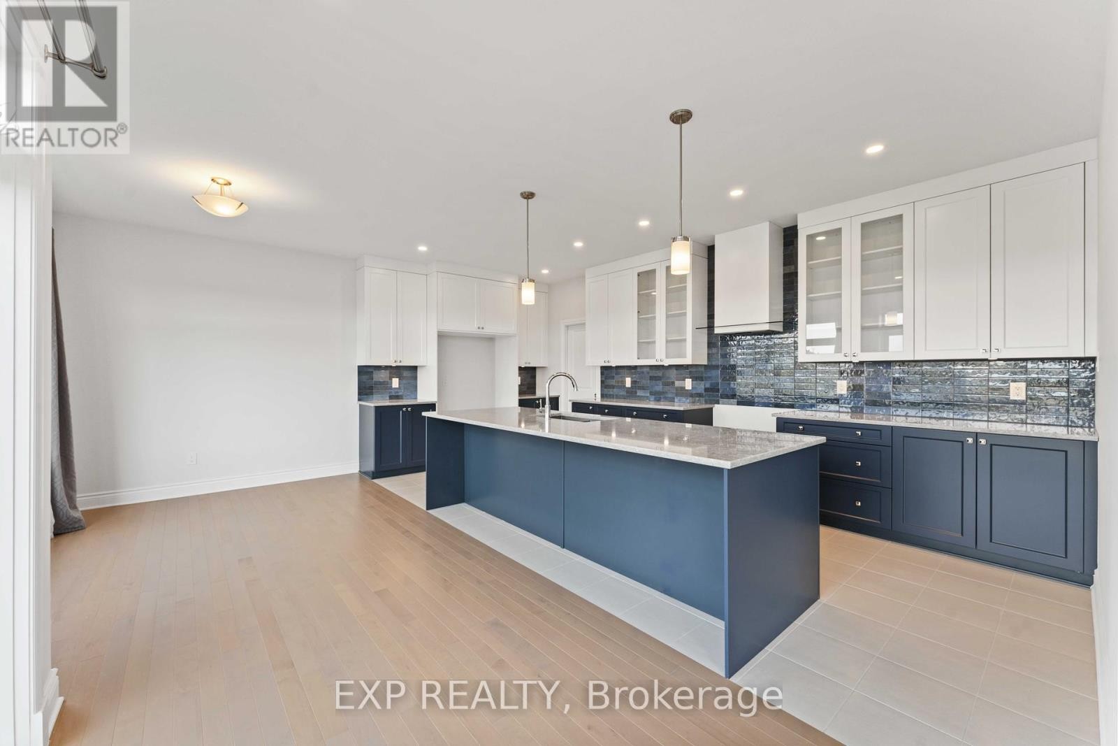 












156 FINSBURY AVENUE E

,
Ottawa,




Ontario
K2S1B6

