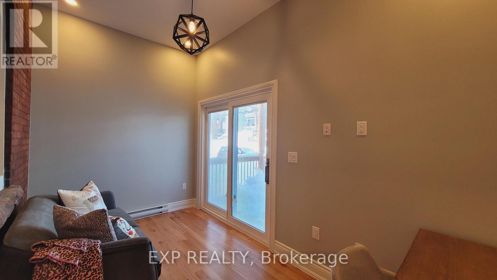 












103 - 157-159 JAMES STREET

,
Ottawa,




Ontario
K1R5M4


