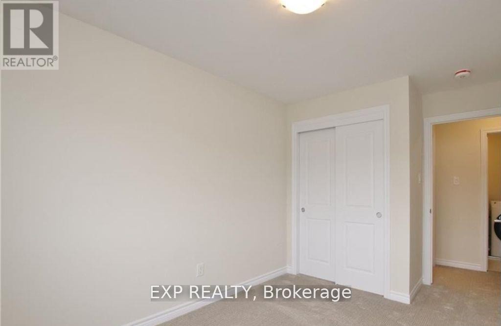












18 ROOKIE CRESCENT

,
Ottawa,




Ontario
K2V0R9

