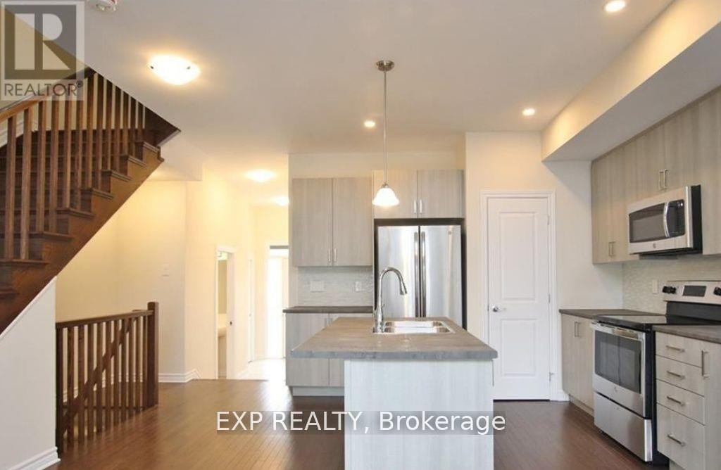 












18 ROOKIE CRESCENT

,
Ottawa,




Ontario
K2V0R9

