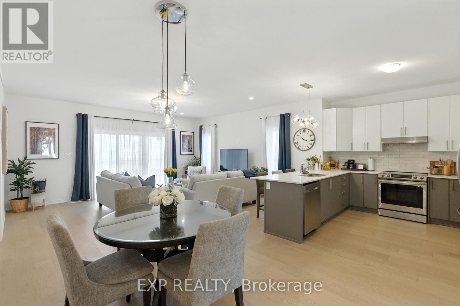 












202 DOWSLEY CRESCENT

,
Brockville,




Ontario
K6V0E2

