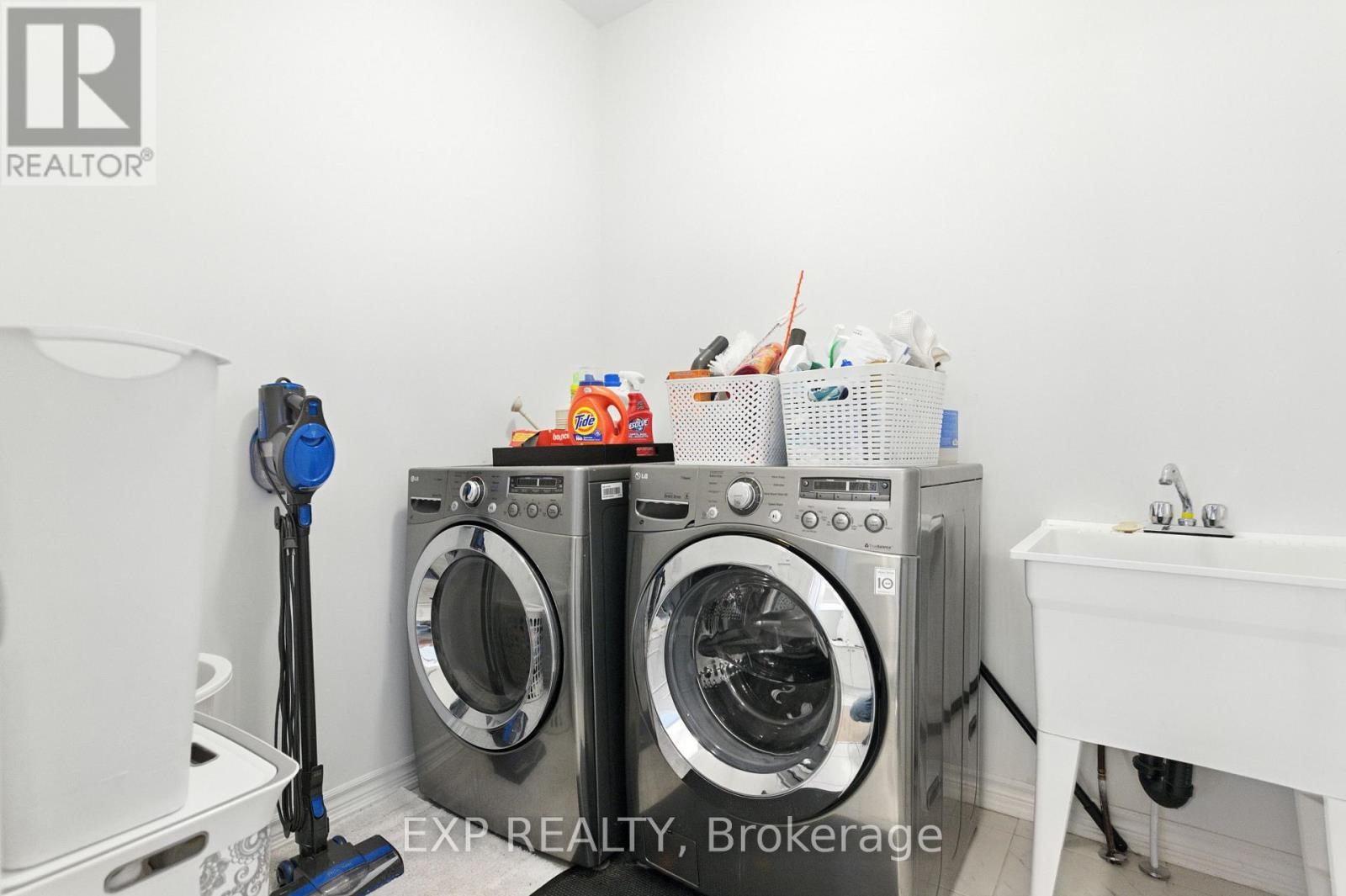 












202 DOWSLEY CRESCENT

,
Brockville,




Ontario
K6V0E2

