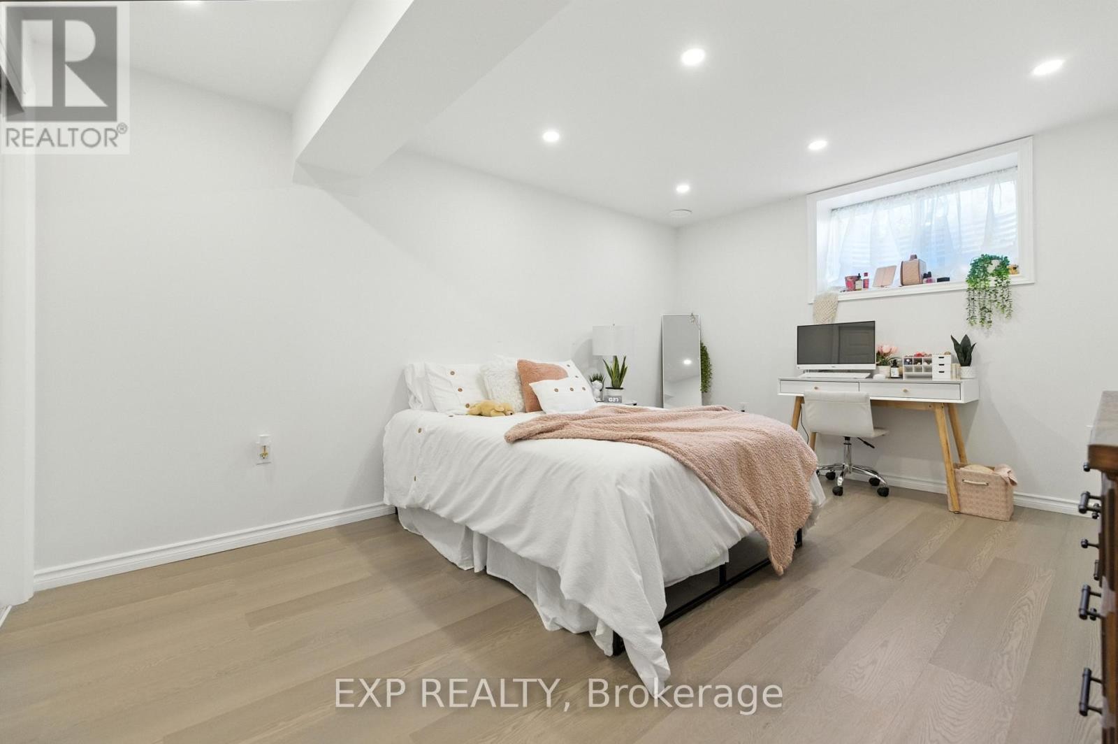 












202 DOWSLEY CRESCENT

,
Brockville,




Ontario
K6V0E2

