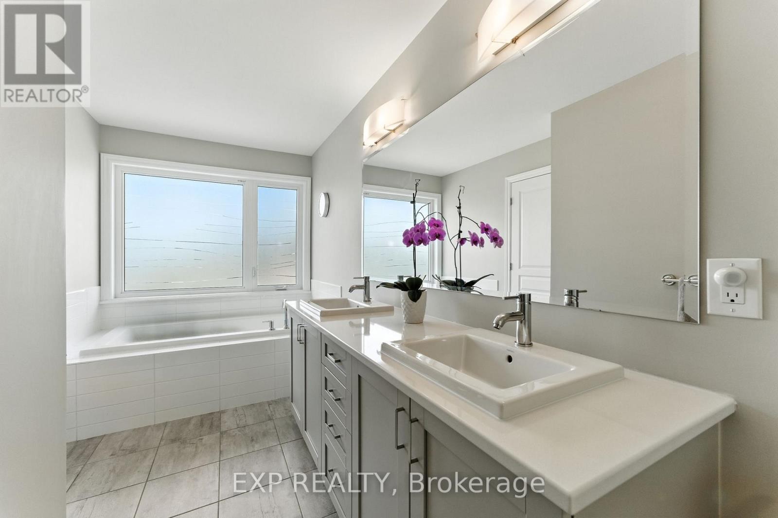












68 PALFREY WAY

,
Ottawa,




Ontario
K2V0B4

