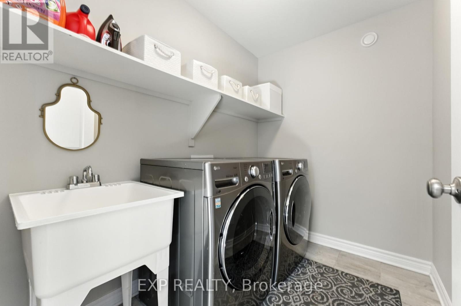 












68 PALFREY WAY

,
Ottawa,




Ontario
K2V0B4

