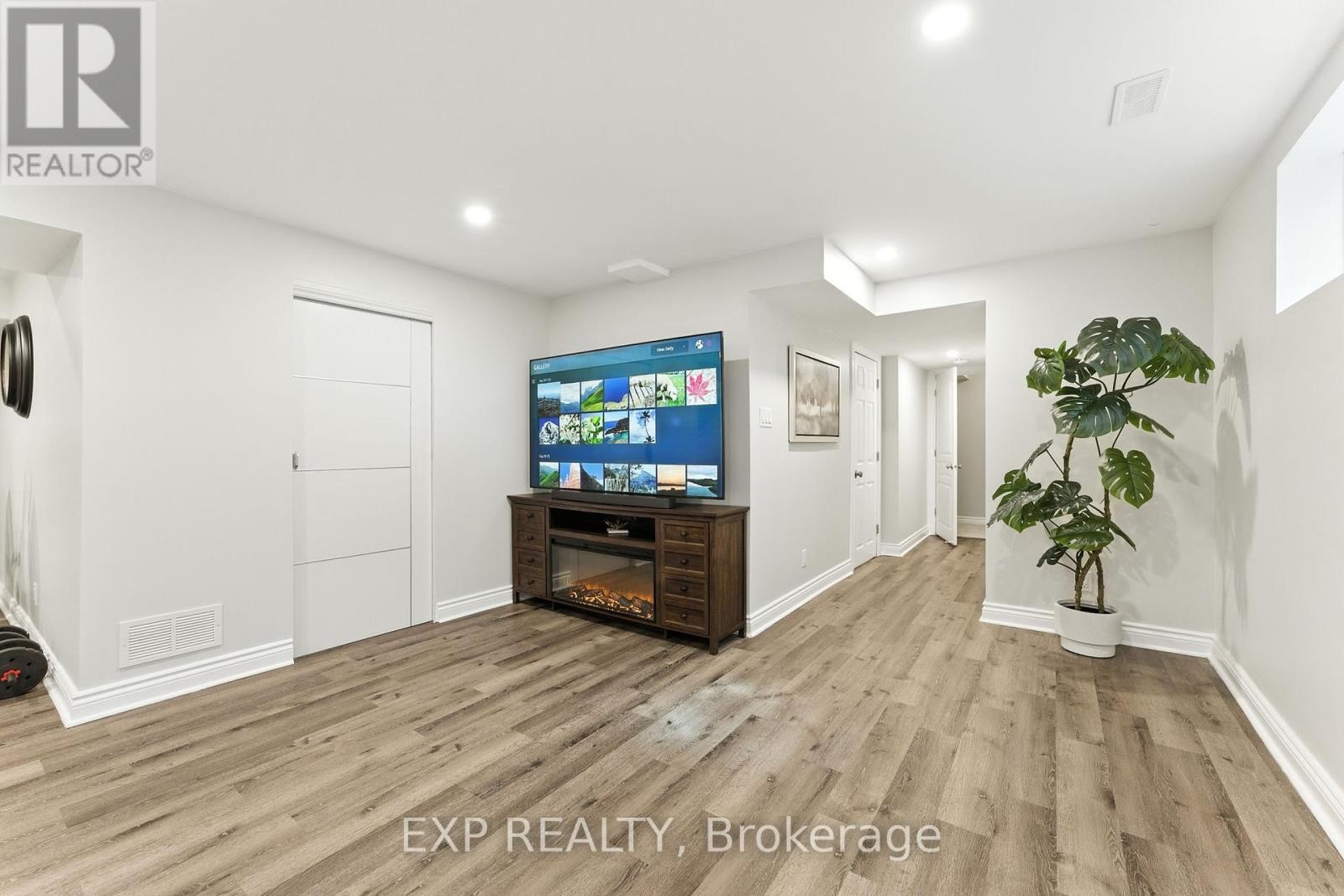 












68 PALFREY WAY

,
Ottawa,




Ontario
K2V0B4

