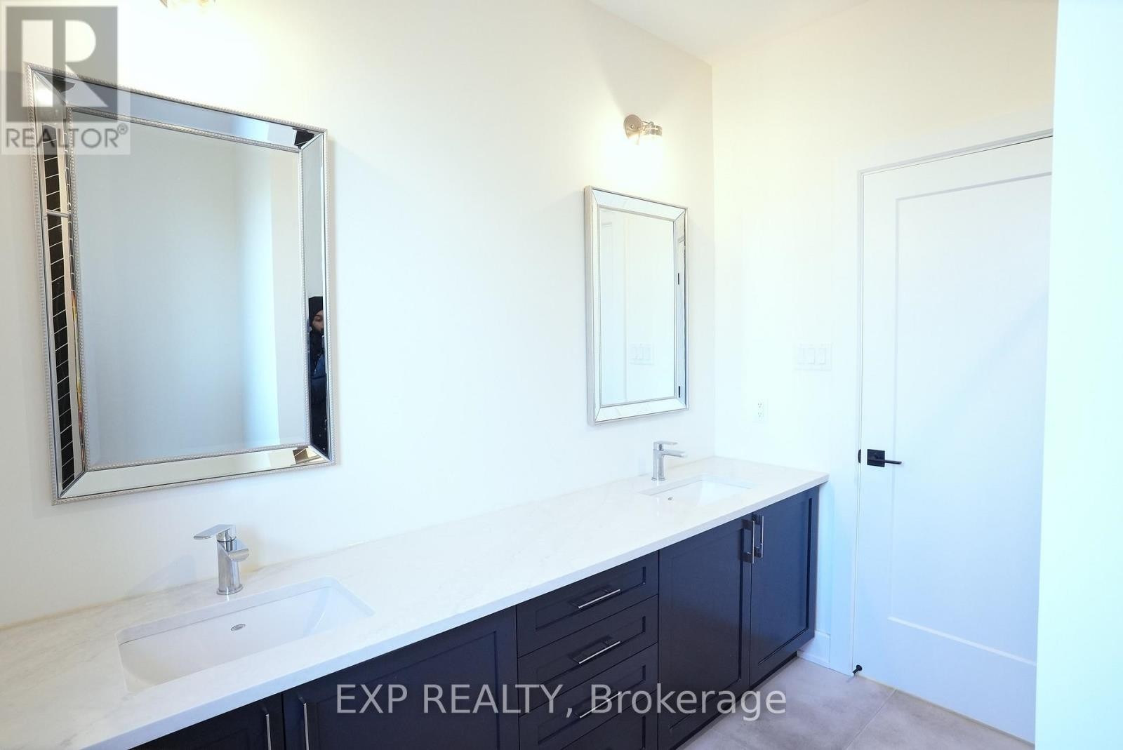 












62 COLUMBUS AVENUE S

,
Ottawa,




Ontario
K1K1R3

