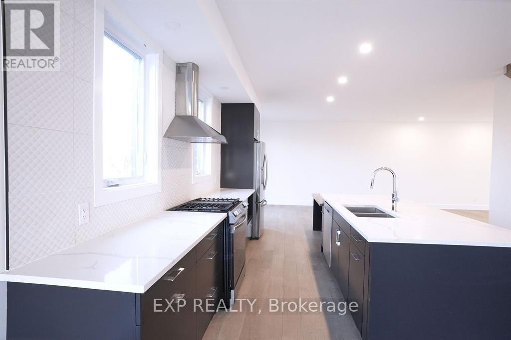 












62 COLUMBUS AVENUE S

,
Ottawa,




Ontario
K1K1R3

