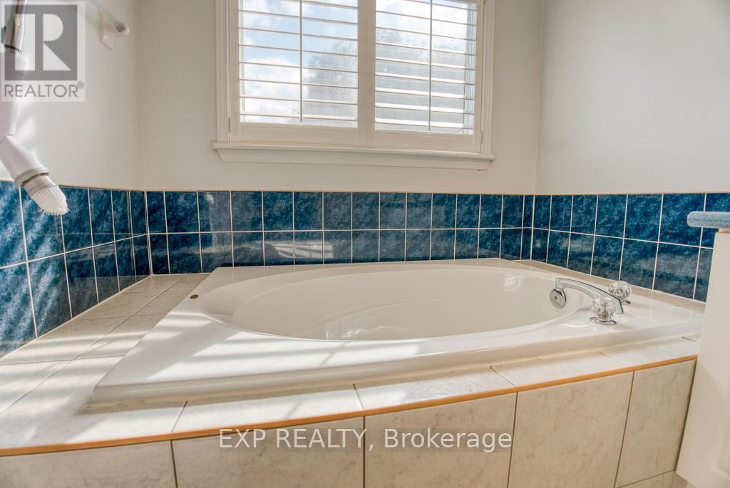 












4626 OGILVIE WALK CRESCENT

,
Ottawa,




Ontario
K1J1G7

