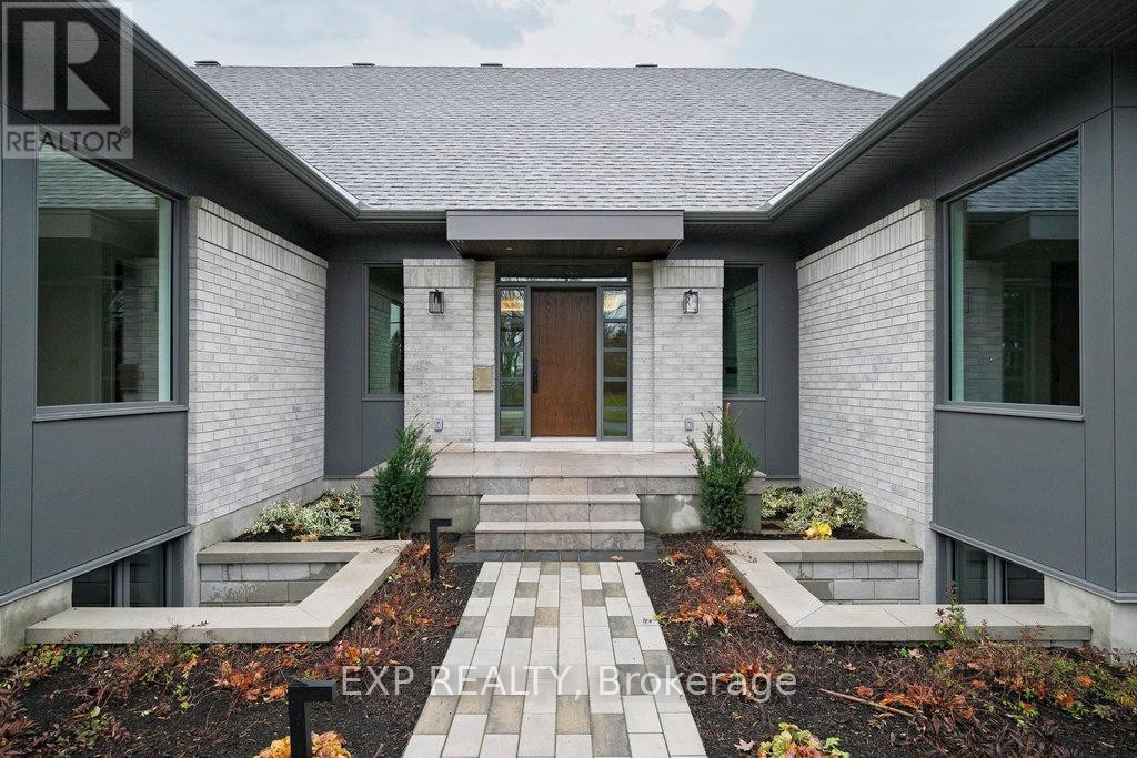 












26 CLOVELLY ROAD W

,
Ottawa,




Ontario
K1J6M2

