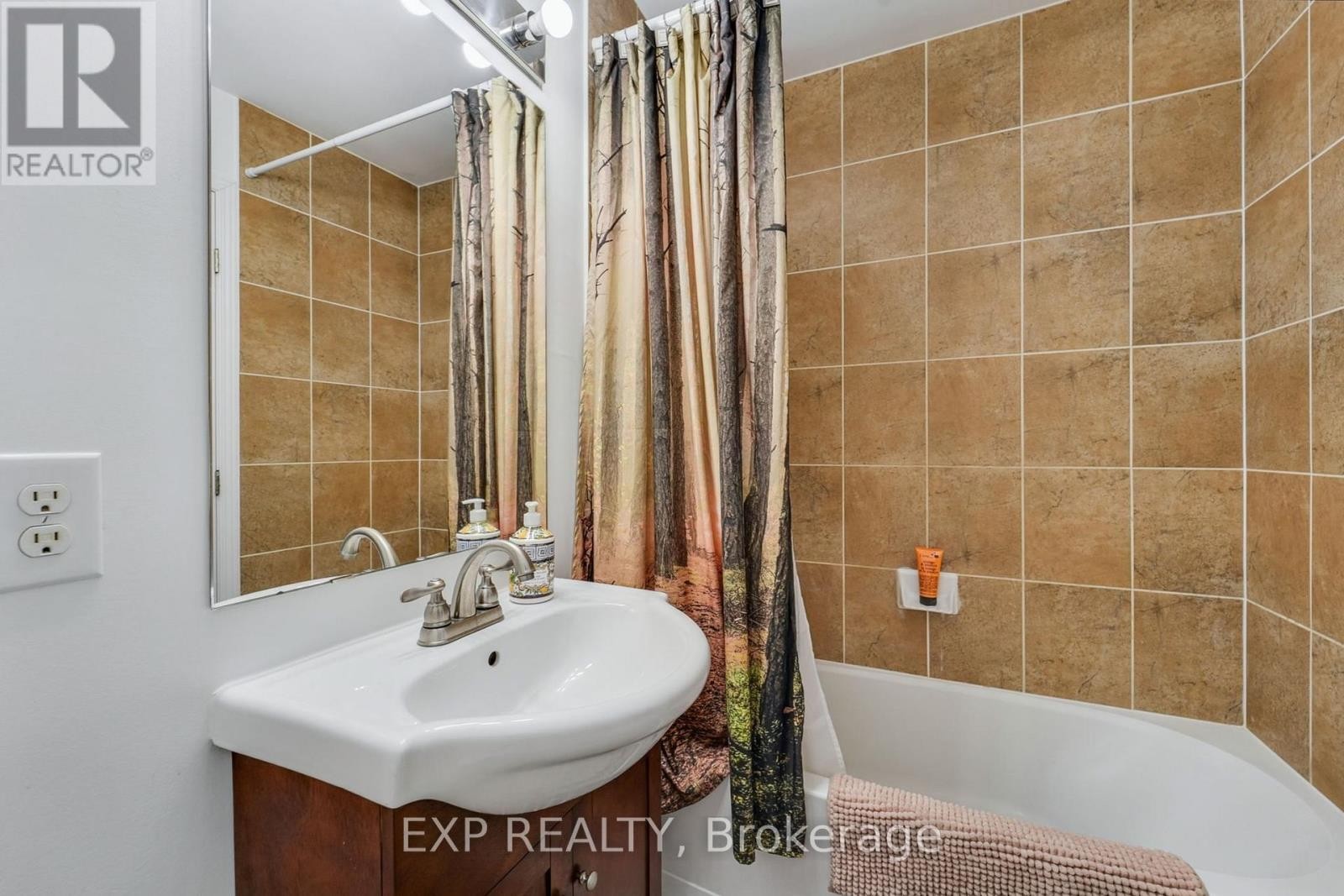 












235 KENNEVALE DRIVE

,
Ottawa,




Ontario
K2J0C3

