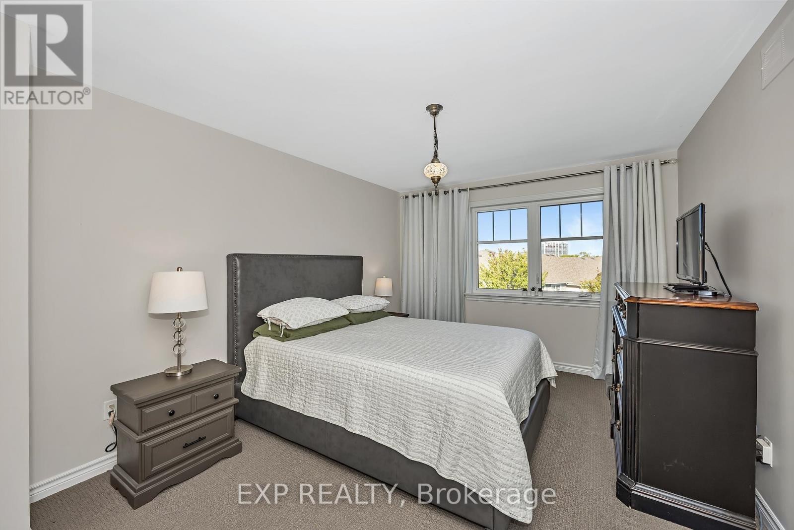 












654 CARTOGRAPHE STREET

,
Ottawa,




Ontario
K4A1B6

