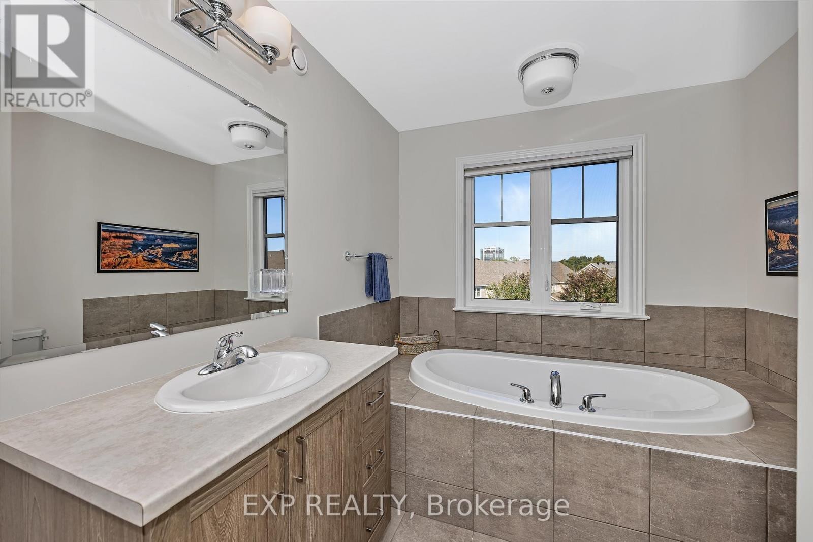












654 CARTOGRAPHE STREET

,
Ottawa,




Ontario
K4A1B6

