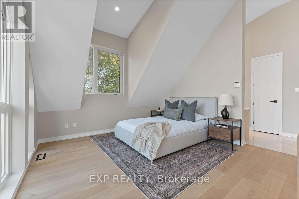 












630 TWEEDSMUIR AVENUE

,
Ottawa,




Ontario
K1Z5P5

