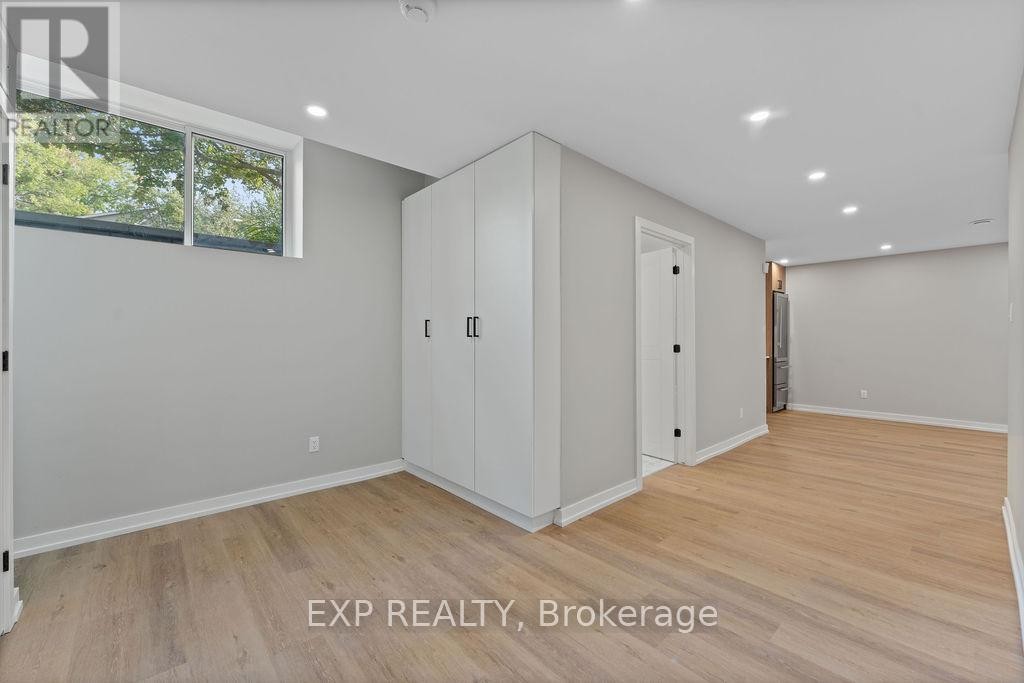 












630 TWEEDSMUIR AVENUE

,
Ottawa,




Ontario
K1Z5P5

