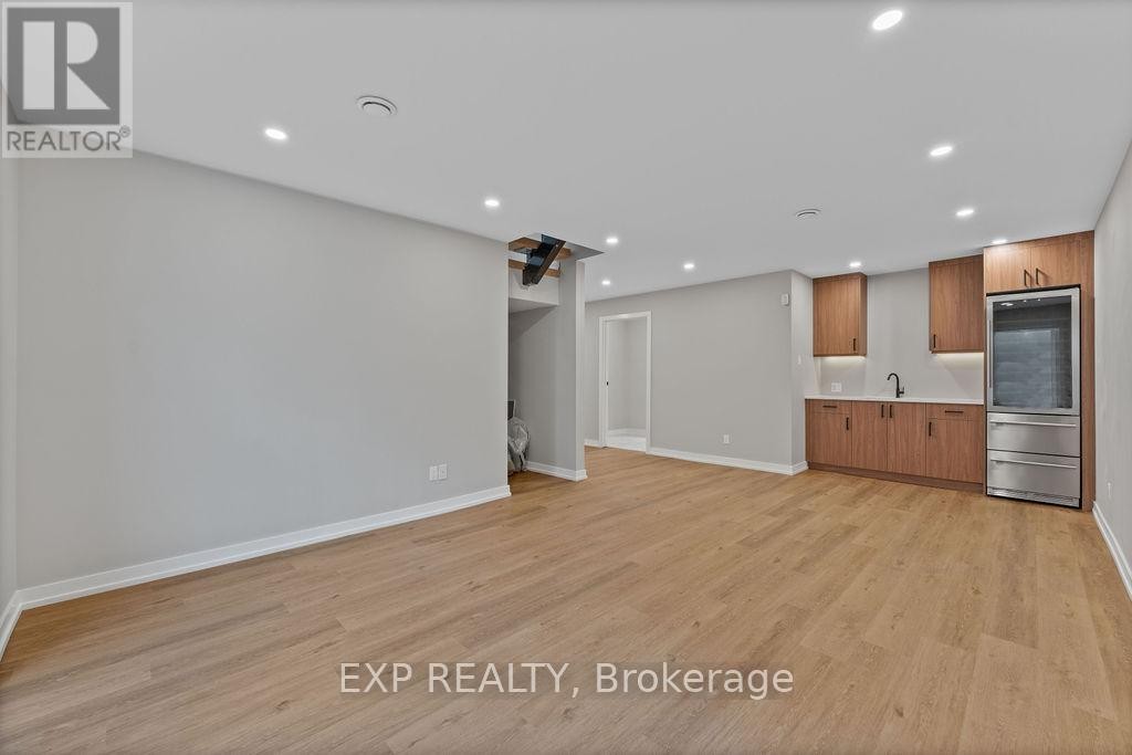 












630 TWEEDSMUIR AVENUE

,
Ottawa,




Ontario
K1Z5P5

