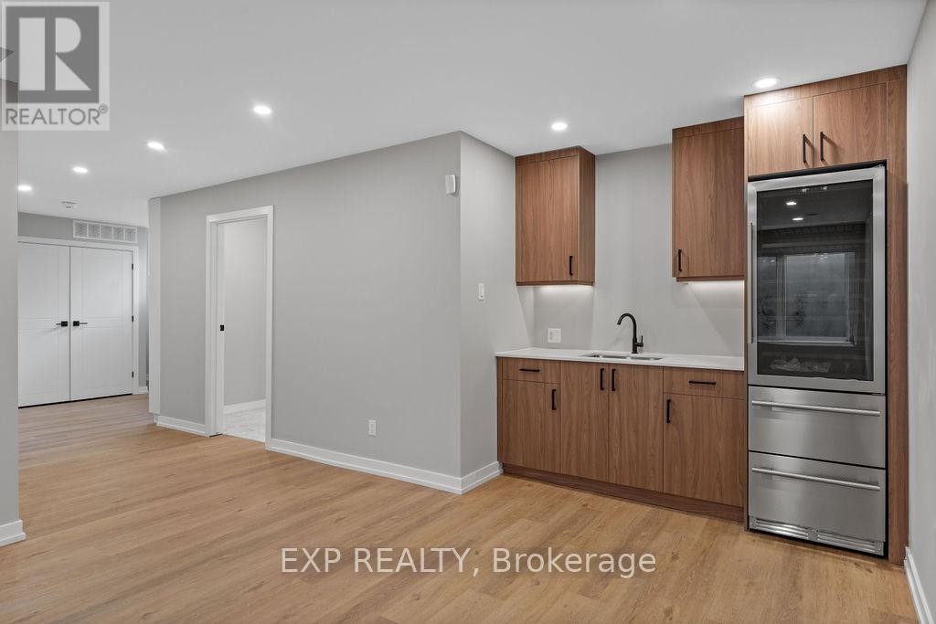 












630 TWEEDSMUIR AVENUE

,
Ottawa,




Ontario
K1Z5P5

